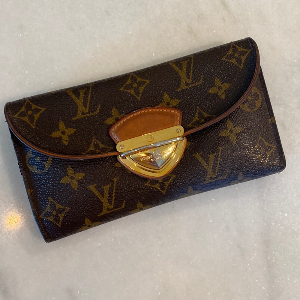 Louis Vuitton buckle wallet